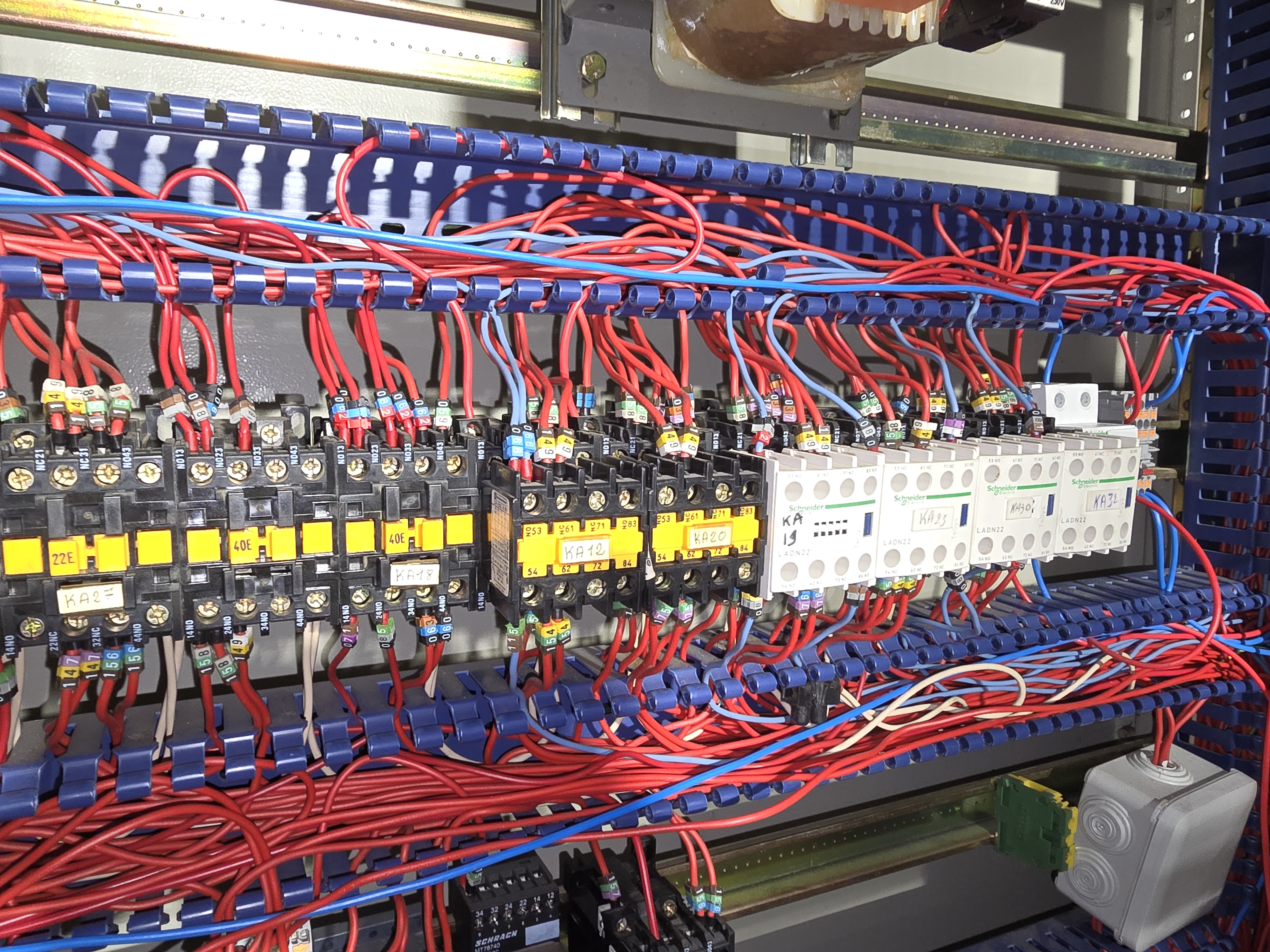 Armoire électrique industrielle — mise en conformité